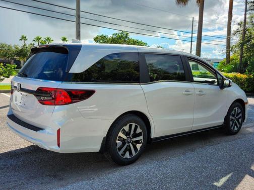 Platinum White Pearl 2026 Honda Odyssey EX-L