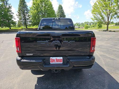 Diamond Black Crystal Pearlcoat 2026 RAM 2500 Laramie Crew Cab 4x4 6'4' Box
