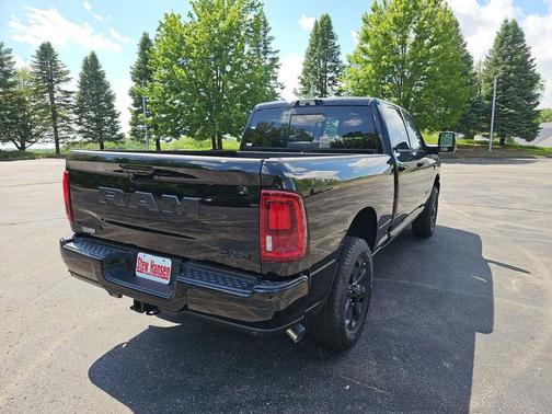 Diamond Black Crystal Pearlcoat 2026 RAM 2500 Laramie Crew Cab 4x4 6'4' Box