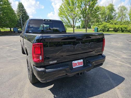 Diamond Black Crystal Pearlcoat 2026 RAM 2500 Laramie Crew Cab 4x4 6'4' Box