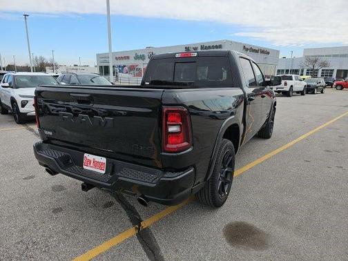 Diamond Black Crystal Pearlcoat 2026 RAM 1500 Laramie