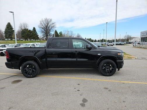 Diamond Black Crystal Pearlcoat 2026 RAM 1500 Laramie