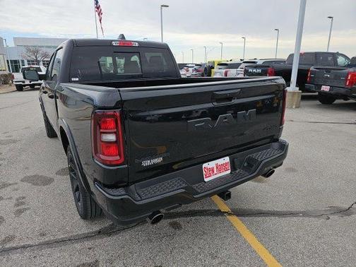 Diamond Black Crystal Pearlcoat 2026 RAM 1500 Laramie