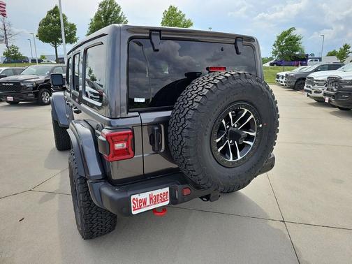 Granite Crystal Metallic Clearcoat 2026 Jeep Wrangler Rubicon