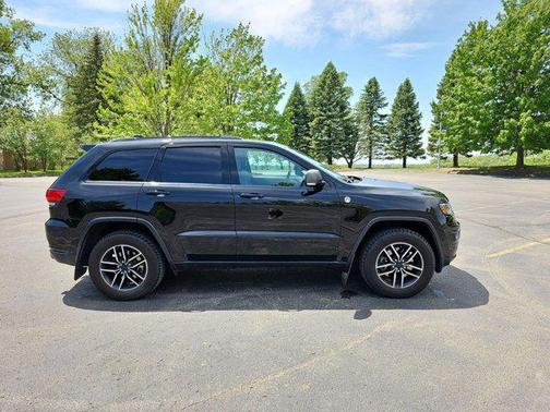 Diamond Black Crystal Pearlcoat 2020 Jeep Grand Cherokee Trailhawk