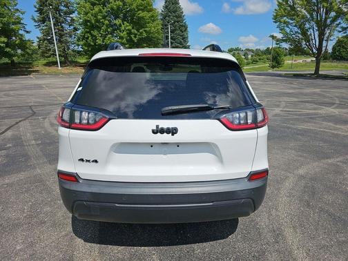 Bright White Clearcoat 2023 Jeep Cherokee Altitude