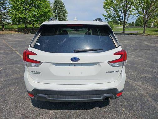Crystal White Pearl 2022 Subaru Forester Premium