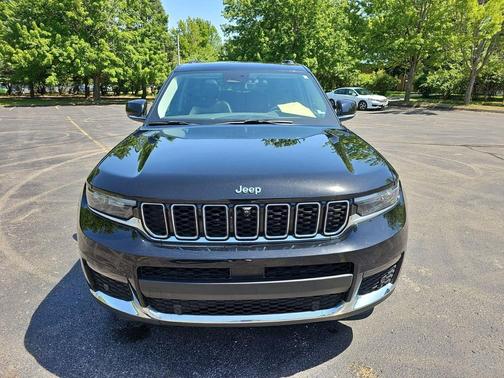 Diamond Black Crystal Pearlcoat 2023 Jeep Grand Cherokee L Limited