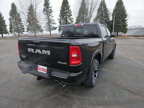 Diamond Black Crystal Pearlcoat 2026 RAM 1500 Laramie
