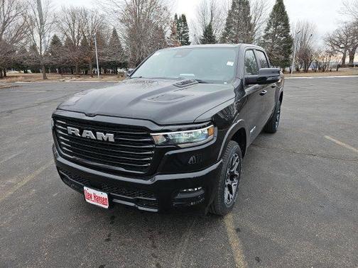 Diamond Black Crystal Pearlcoat 2026 RAM 1500 Laramie