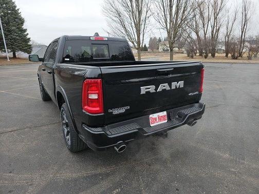 Diamond Black Crystal Pearlcoat 2026 RAM 1500 Laramie