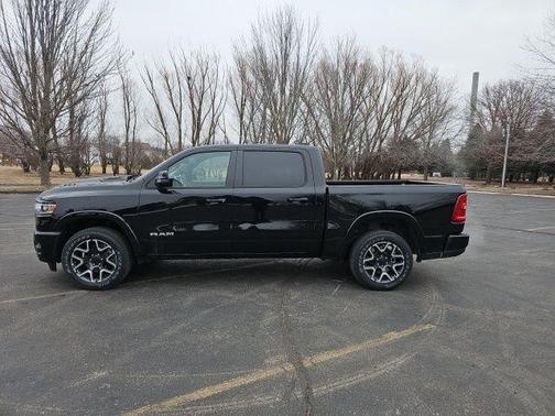 Diamond Black Crystal Pearlcoat 2026 RAM 1500 Laramie