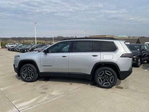 Silver Zynith Clearcoat 2026 Jeep Cherokee Laredo 4x4