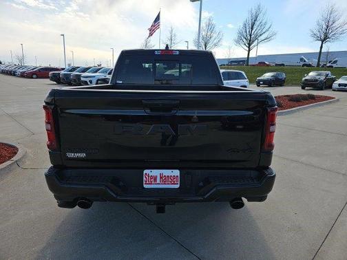 Diamond Black Crystal Pearlcoat 2026 RAM 1500 Laramie