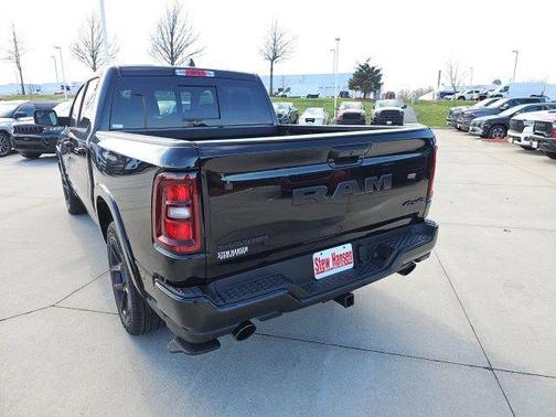 Diamond Black Crystal Pearlcoat 2026 RAM 1500 Laramie