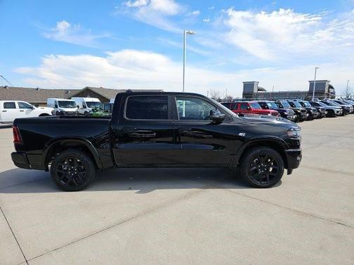 Diamond Black Crystal Pearlcoat 2026 RAM 1500 Laramie