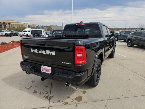 Diamond Black Crystal Pearlcoat 2026 RAM 1500 Laramie