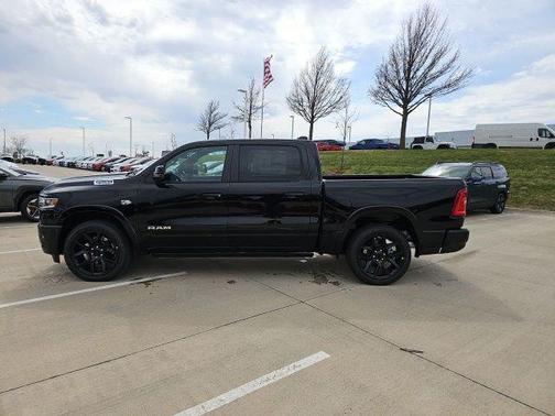 Diamond Black Crystal Pearlcoat 2026 RAM 1500 Laramie