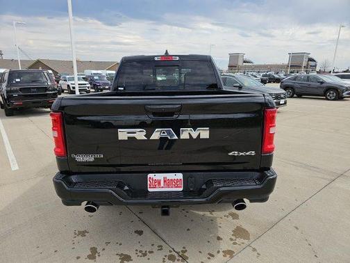 Diamond Black Crystal Pearlcoat 2026 RAM 1500 Laramie