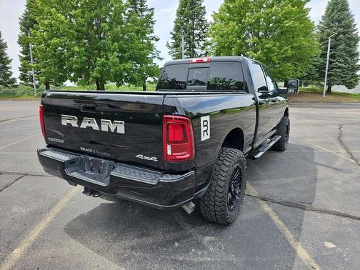Diamond Black Crystal Pearlcoat 2025 RAM 2500 Laramie Crew Cab 4x4 6'4' Box