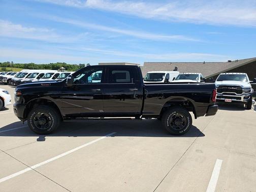 Diamond Black Crystal Pearlcoat 2026 RAM 2500 Tradesman Crew Cab 4x4 6'4' Box