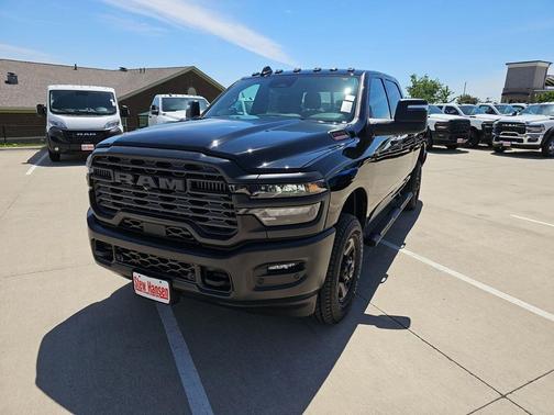Diamond Black Crystal Pearlcoat 2026 RAM 2500 Tradesman Crew Cab 4x4 6'4' Box