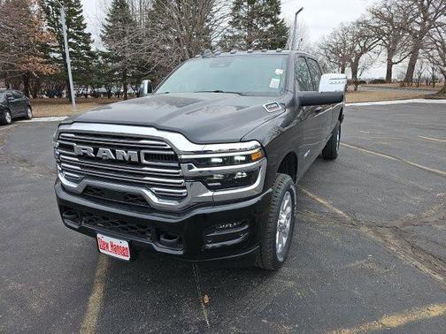 Diamond Black Crystal Pearlcoat 2026 RAM 2500 Laramie Crew Cab 4x4 8' Box