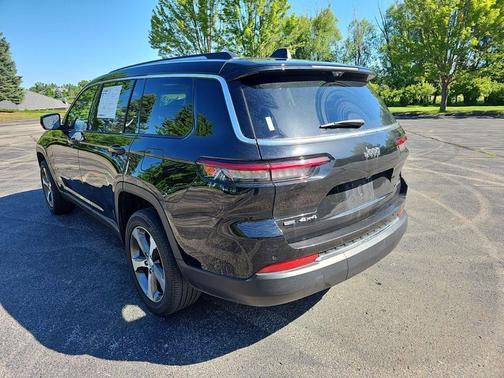 Diamond Black Crystal Pearlcoat 2023 Jeep Grand Cherokee L Limited