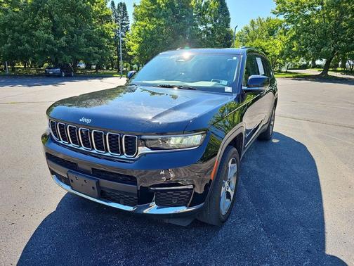 Diamond Black Crystal Pearlcoat 2023 Jeep Grand Cherokee L Limited