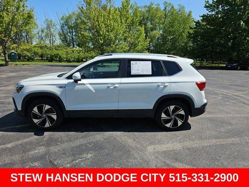 Pure White 2023 Volkswagen Taos 1.5T SE