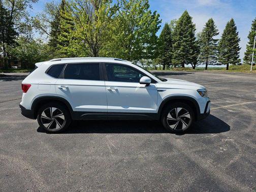 Pure White 2023 Volkswagen Taos 1.5T SE