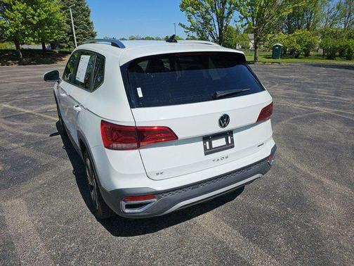 Pure White 2023 Volkswagen Taos 1.5T SE