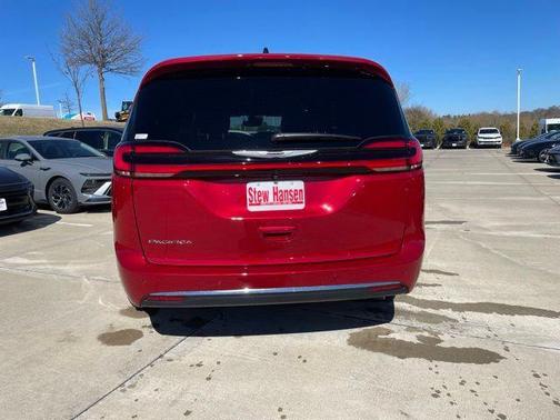 Red Hot Pearlcoat 2026 Chrysler Pacifica L