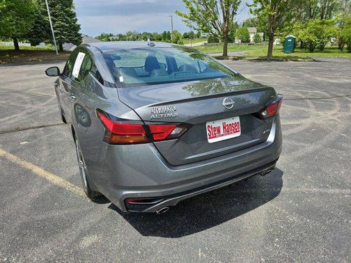 Gun Metallic 2025 Nissan Altima SL AWD