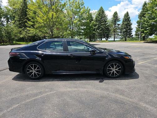 Midnight Black Metallic 2024 Toyota Camry SE