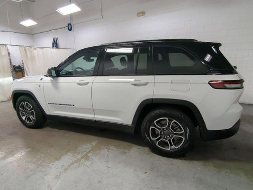 Bright White Clearcoat 2022 Jeep Grand Cherokee 4xe Trailhawk