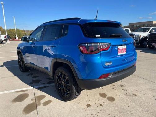 hydro blue pearlcoat 2026 Jeep Compass Latitude