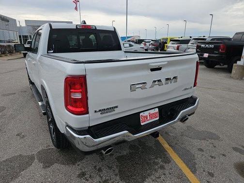 Ivory White Tri-Coat Pearlcoat 2026 RAM 1500 Laramie