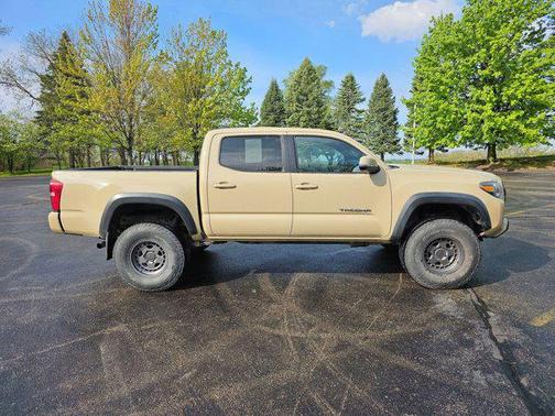 Tan 2017 Toyota Tacoma SR5