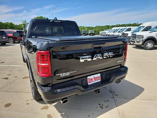 Diamond Black Crystal Pearlcoat 2026 RAM 1500 ST