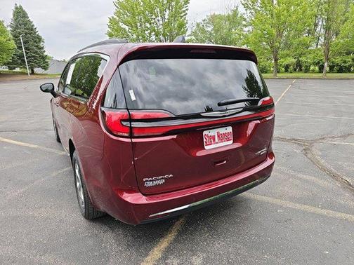 Velvet Red Pearlcoat 2023 Chrysler Pacifica Limited