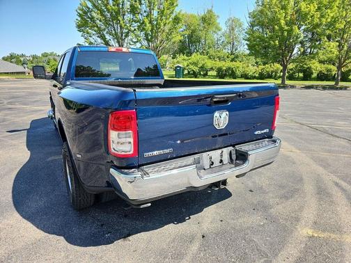 Patriot Blue Pearlcoat 2024 RAM 3500 Big Horn Crew Cab 4x4 8' Box