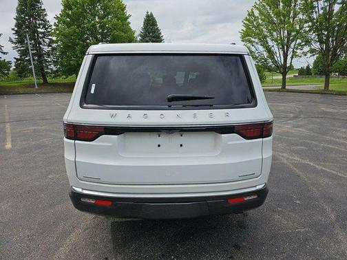 Bright White Clearcoat 2022 Jeep Wagoneer Series II 4x4