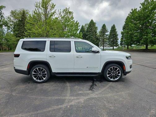 Bright White Clearcoat 2022 Jeep Wagoneer Series II 4x4