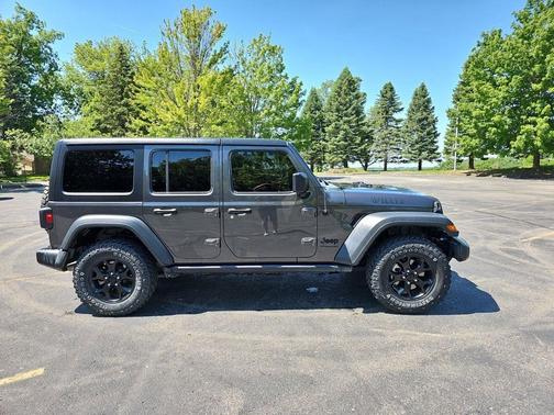 Granite Crystal Metallic Clearcoat 2022 Jeep Wrangler Willys