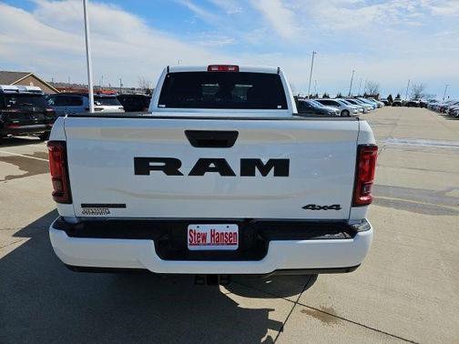 Bright White Clearcoat 2026 RAM 2500 Big Horn Crew Cab 4x4 6'4' Box
