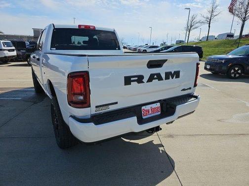 Bright White Clearcoat 2026 RAM 2500 Big Horn Crew Cab 4x4 6'4' Box