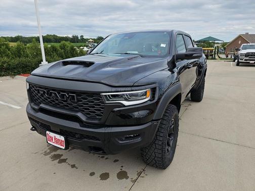 Diamond Black Crystal Pearlcoat 2026 RAM 1500 RHO Crew Cab 4x4 5'7' Box