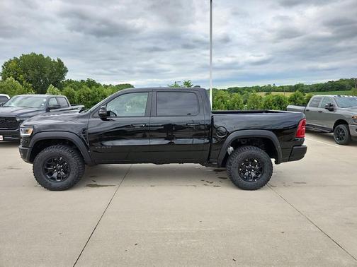 Diamond Black Crystal Pearlcoat 2026 RAM 1500 RHO Crew Cab 4x4 5'7' Box