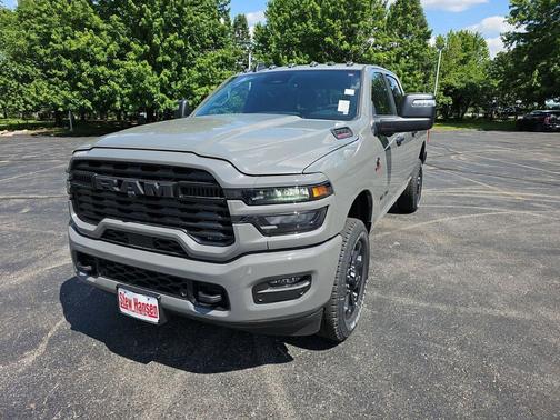 Ceramic Gray Clearcoat 2026 RAM 2500 Big Horn Crew Cab 4x4 6'4' Box